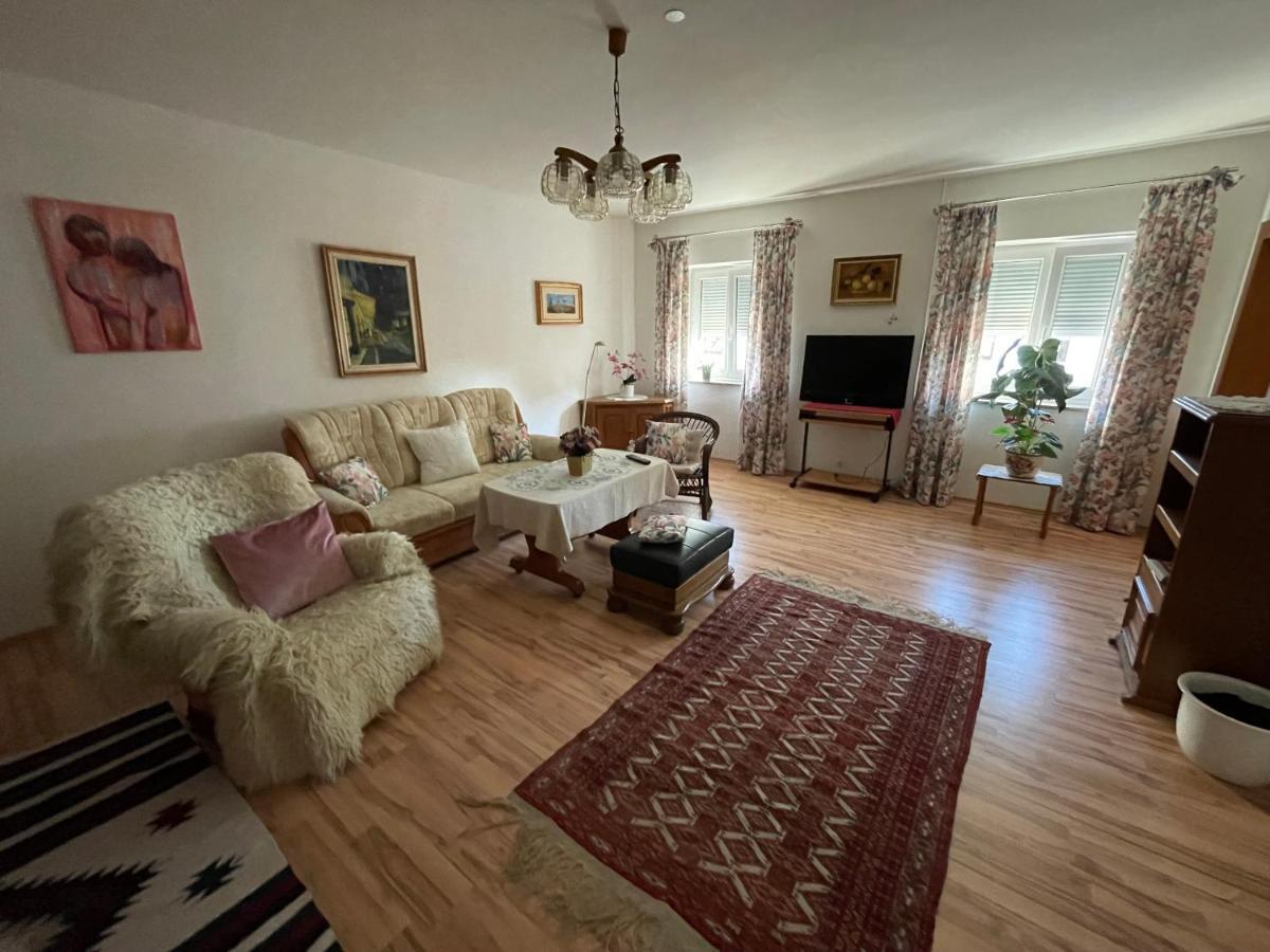 Schoene Ferienwohnung In Bahnhofsnaehe Fuer Urlaub, Studium Oder Arbeit เดกเกนดอร์ฟ ภายนอก รูปภาพ