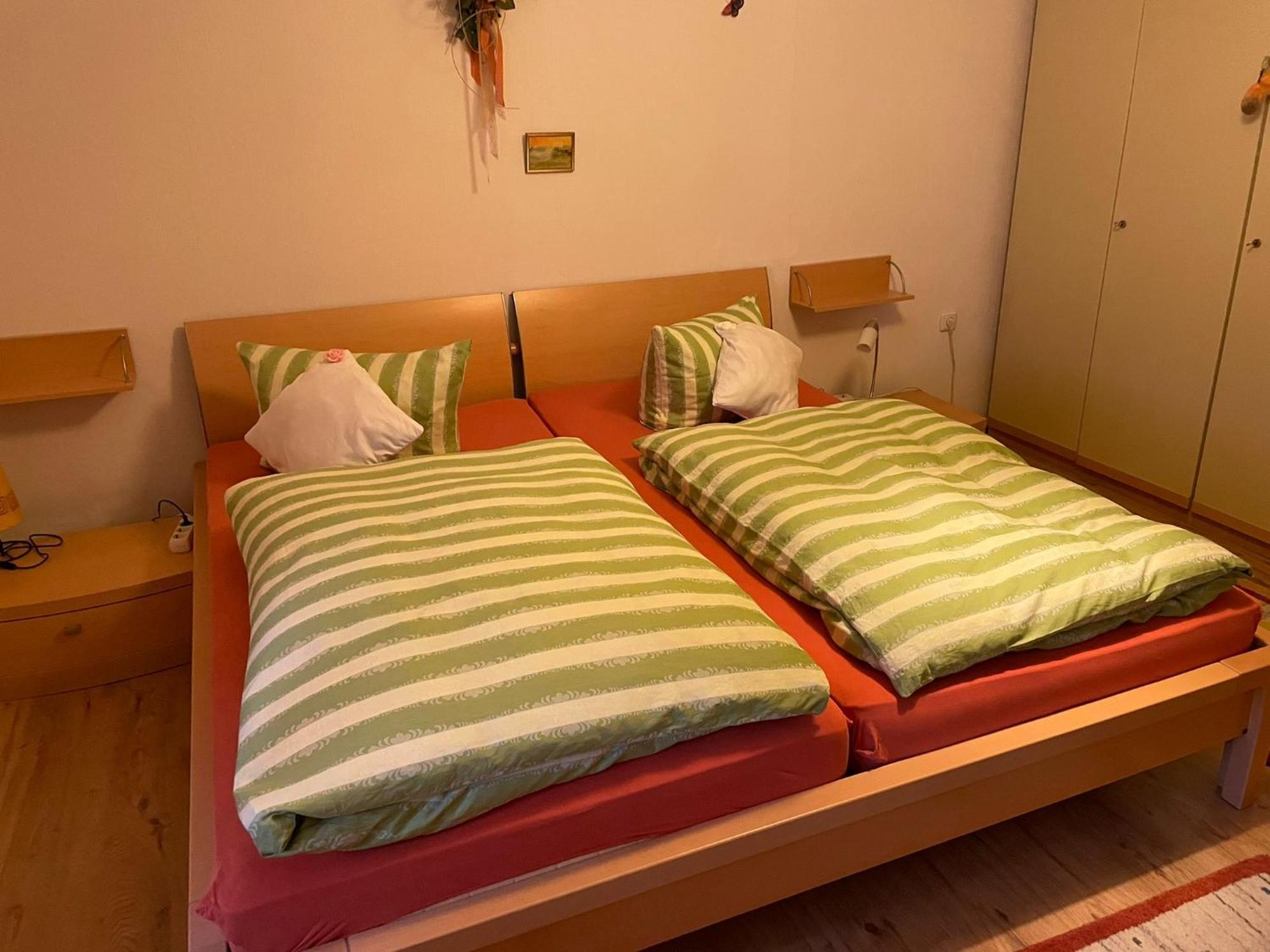 Schoene Ferienwohnung In Bahnhofsnaehe Fuer Urlaub, Studium Oder Arbeit เดกเกนดอร์ฟ ภายนอก รูปภาพ