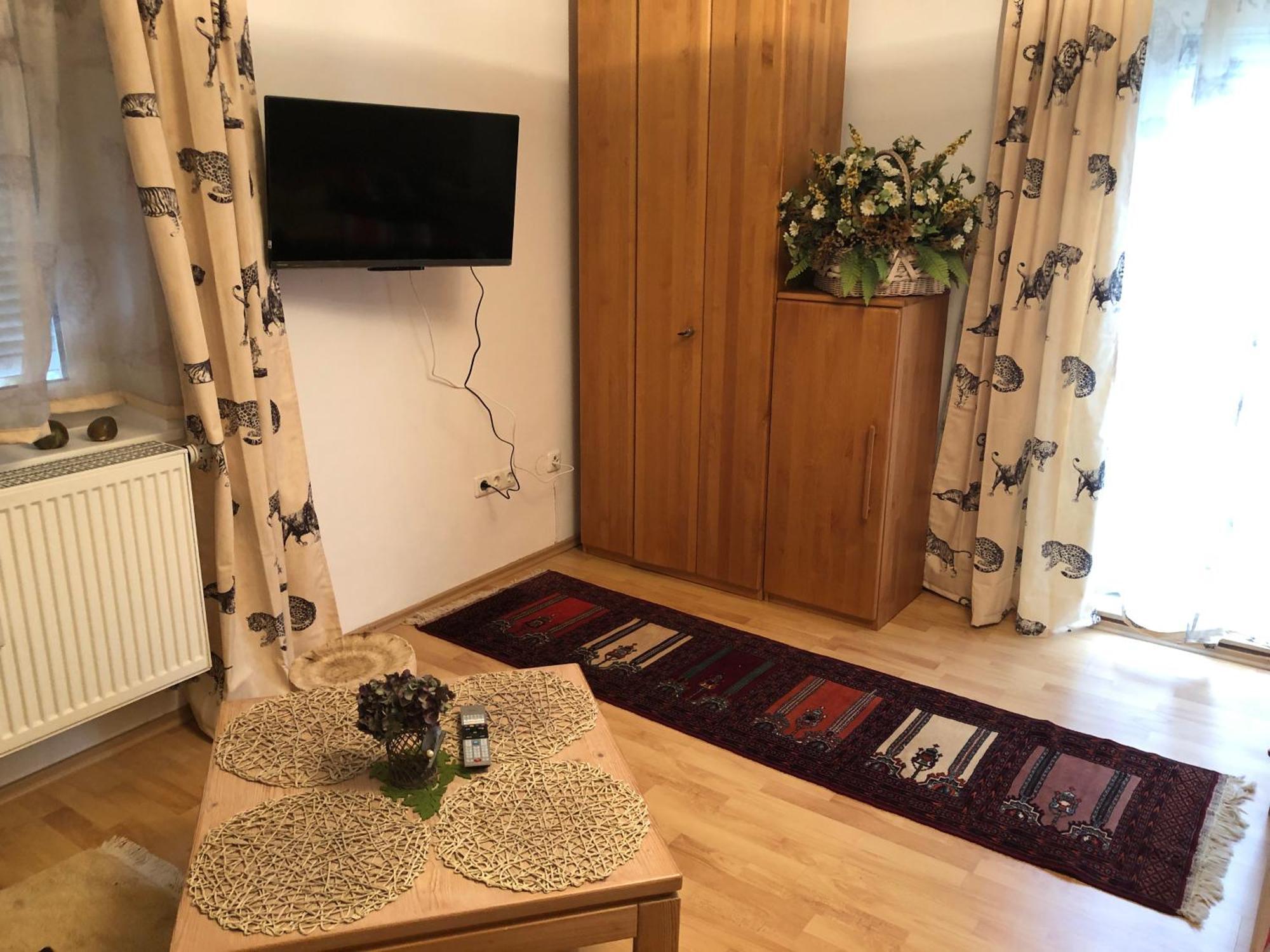 Schoene Ferienwohnung In Bahnhofsnaehe Fuer Urlaub, Studium Oder Arbeit เดกเกนดอร์ฟ ภายนอก รูปภาพ