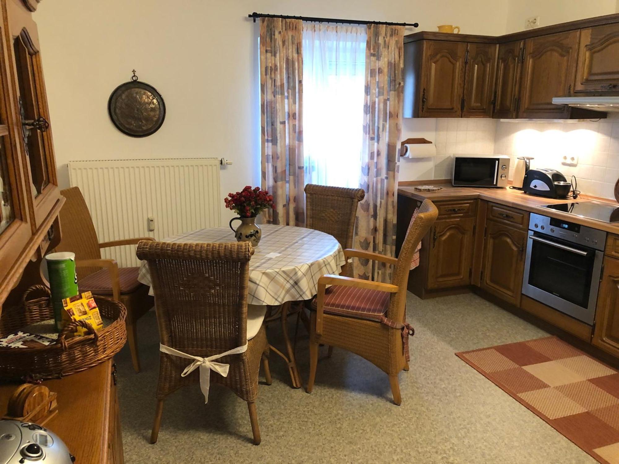 Schoene Ferienwohnung In Bahnhofsnaehe Fuer Urlaub, Studium Oder Arbeit เดกเกนดอร์ฟ ภายนอก รูปภาพ