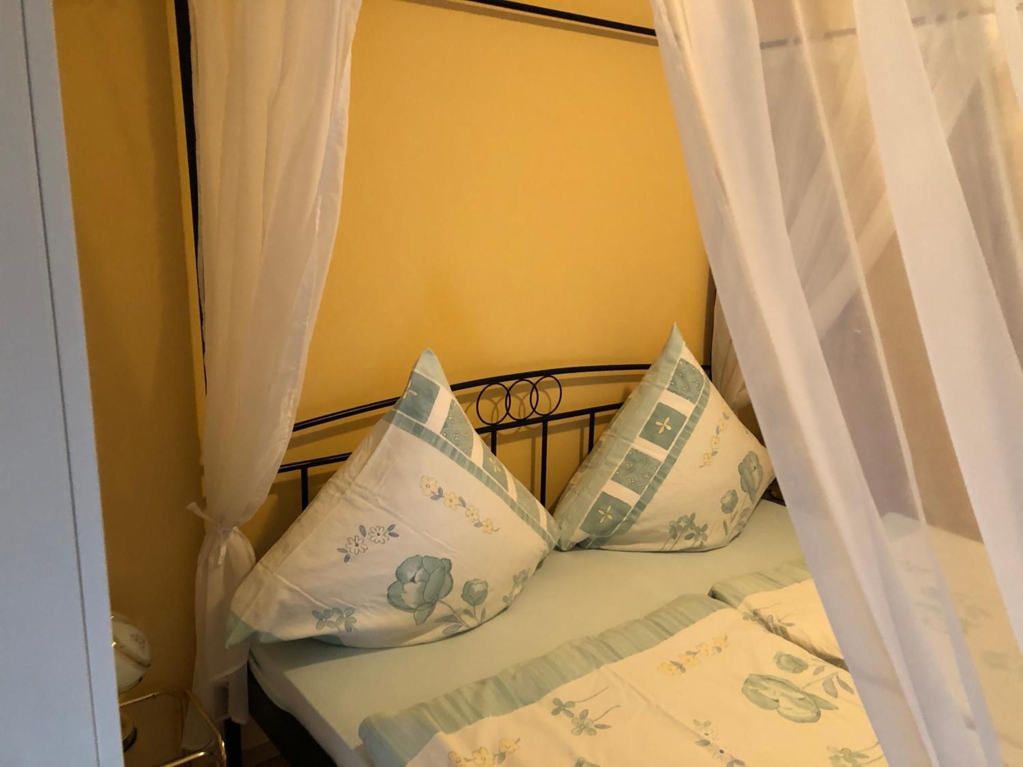 Schoene Ferienwohnung In Bahnhofsnaehe Fuer Urlaub, Studium Oder Arbeit เดกเกนดอร์ฟ ภายนอก รูปภาพ
