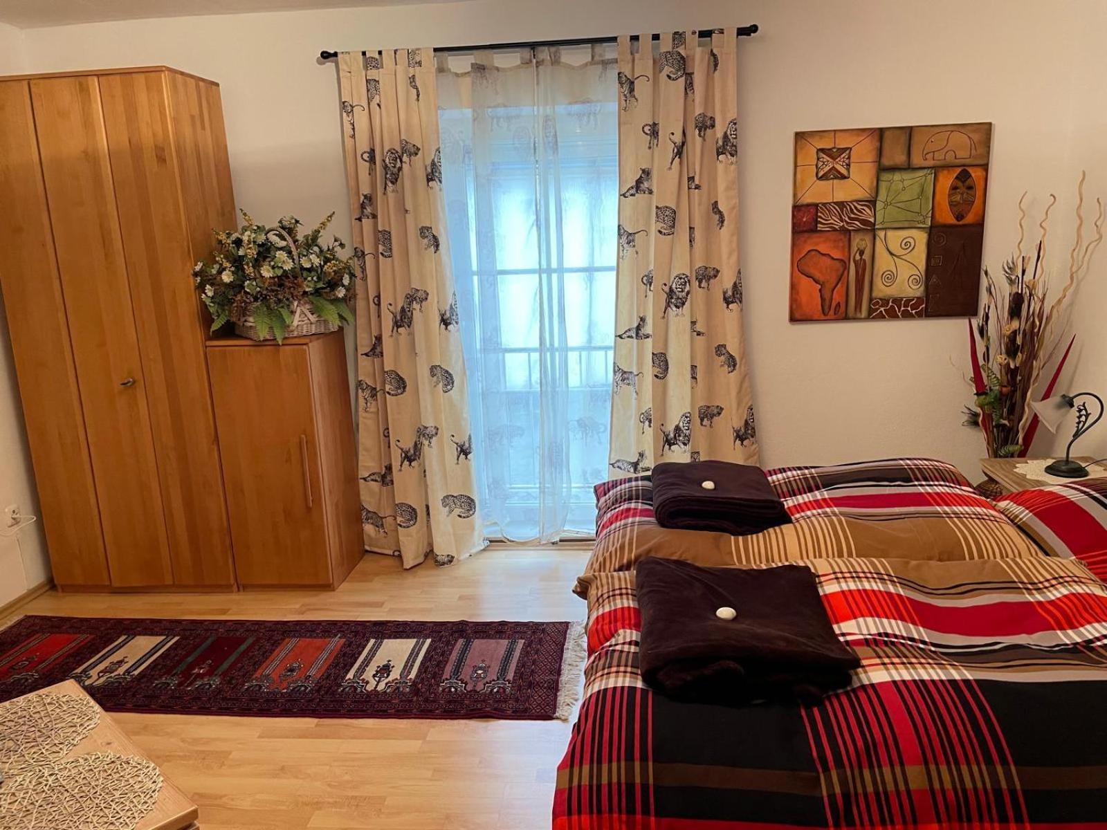 Schoene Ferienwohnung In Bahnhofsnaehe Fuer Urlaub, Studium Oder Arbeit เดกเกนดอร์ฟ ภายนอก รูปภาพ