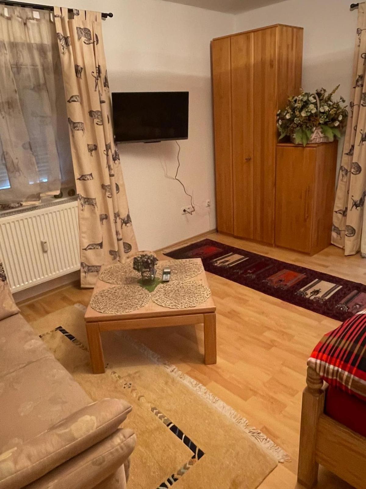 Schoene Ferienwohnung In Bahnhofsnaehe Fuer Urlaub, Studium Oder Arbeit เดกเกนดอร์ฟ ภายนอก รูปภาพ