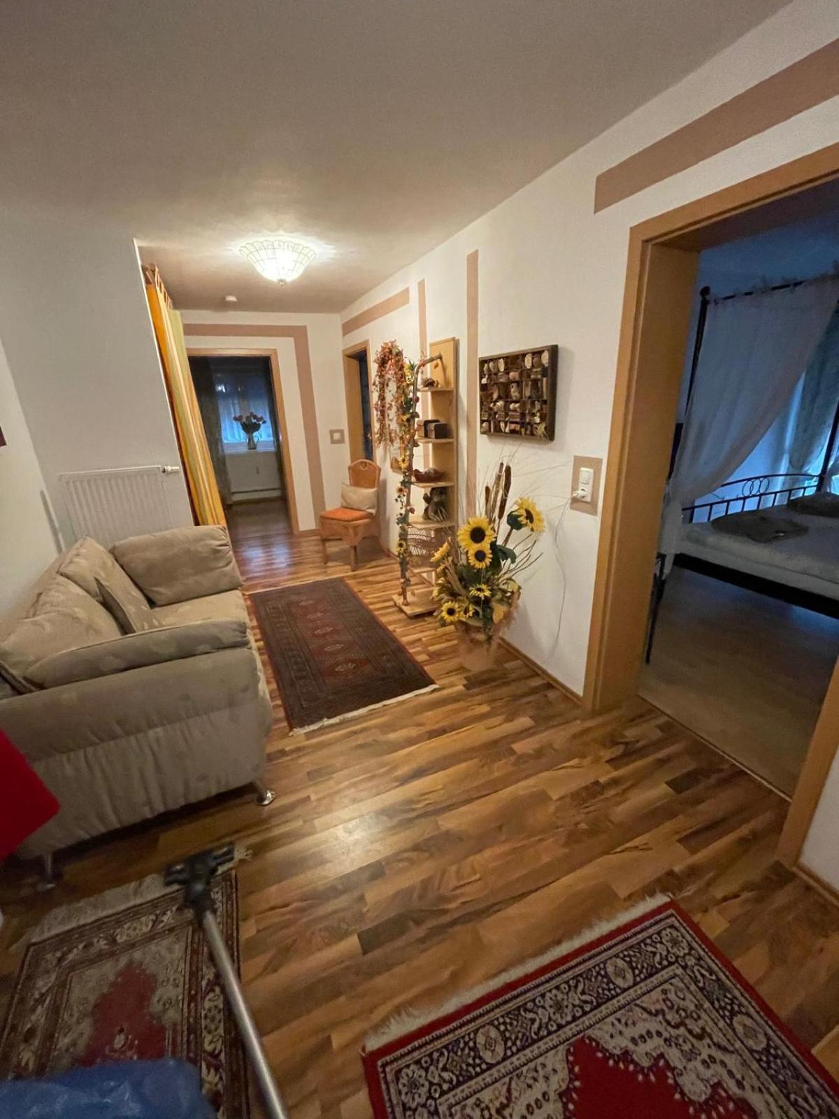 Schoene Ferienwohnung In Bahnhofsnaehe Fuer Urlaub, Studium Oder Arbeit เดกเกนดอร์ฟ ภายนอก รูปภาพ