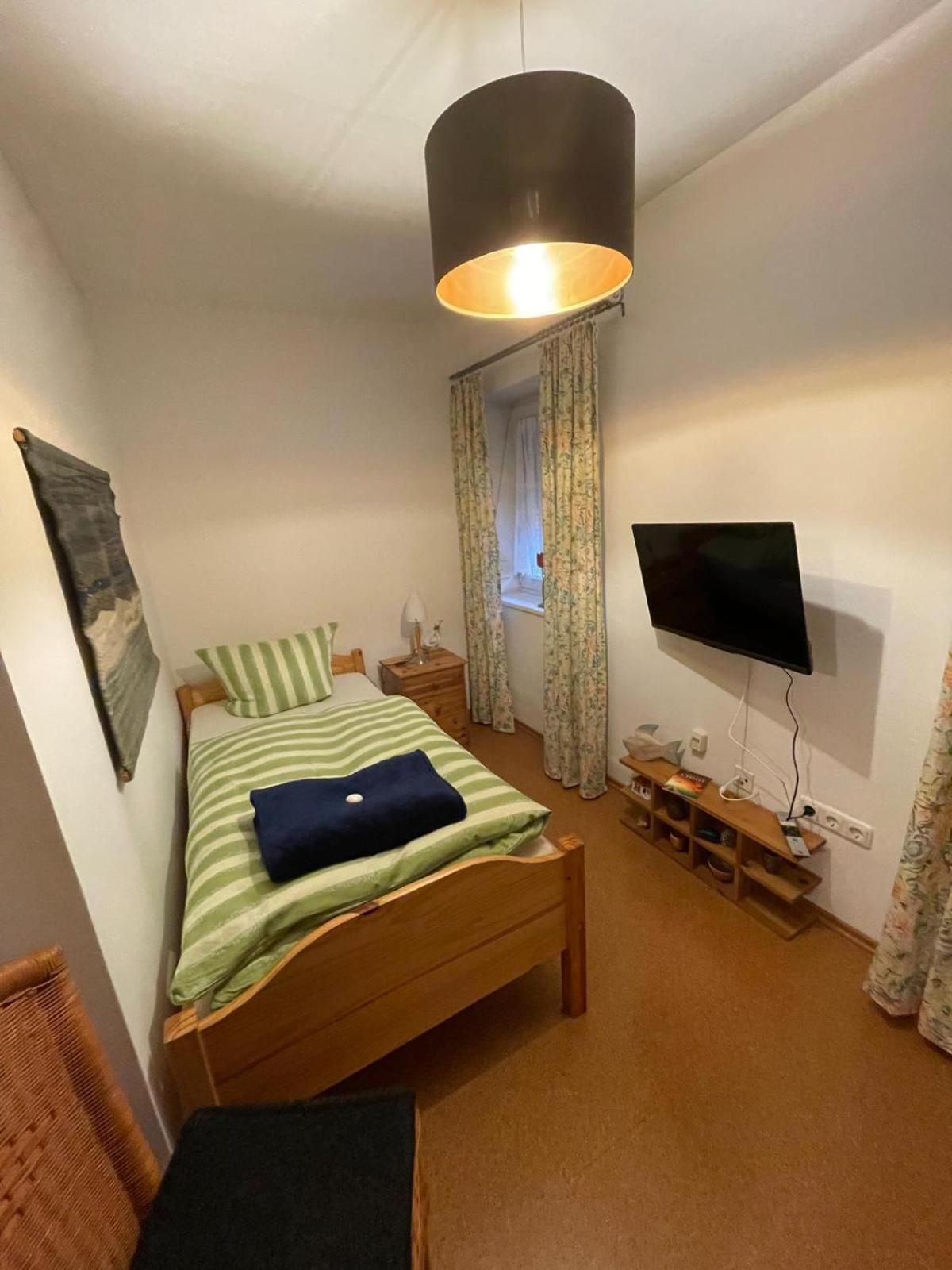 Schoene Ferienwohnung In Bahnhofsnaehe Fuer Urlaub, Studium Oder Arbeit เดกเกนดอร์ฟ ภายนอก รูปภาพ