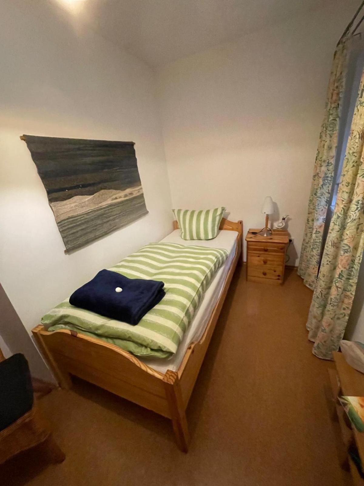 Schoene Ferienwohnung In Bahnhofsnaehe Fuer Urlaub, Studium Oder Arbeit เดกเกนดอร์ฟ ภายนอก รูปภาพ