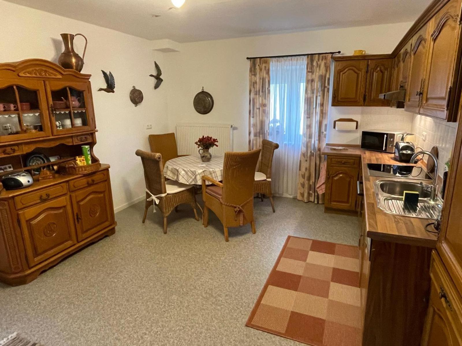 Schoene Ferienwohnung In Bahnhofsnaehe Fuer Urlaub, Studium Oder Arbeit เดกเกนดอร์ฟ ภายนอก รูปภาพ