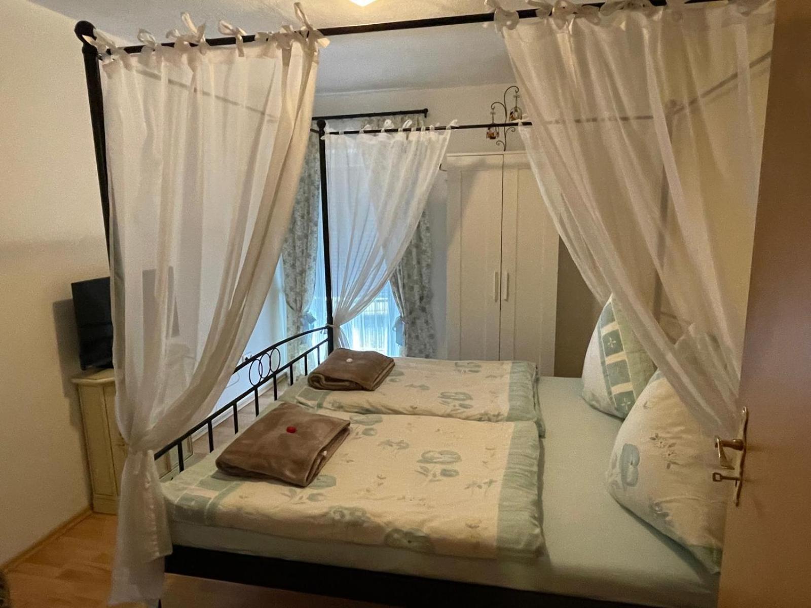 Schoene Ferienwohnung In Bahnhofsnaehe Fuer Urlaub, Studium Oder Arbeit เดกเกนดอร์ฟ ภายนอก รูปภาพ