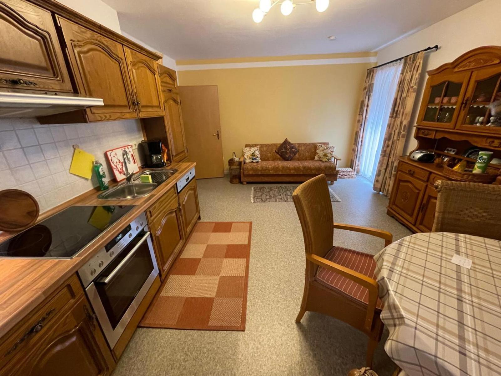 Schoene Ferienwohnung In Bahnhofsnaehe Fuer Urlaub, Studium Oder Arbeit เดกเกนดอร์ฟ ภายนอก รูปภาพ